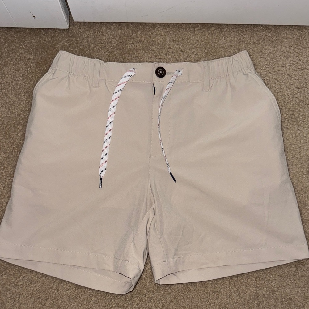 Chubbies Shorts Men’s Medium Khaki Stretch 6in Inseam